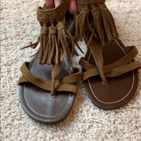 minnetonka fringe sandals